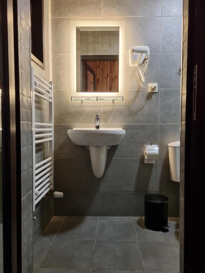 Trifon Zarezan Family Hotel Glavatartsi Exterior photo